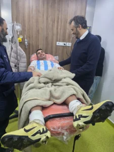 رئيس بيراميدز يطمئن على محمد حمدي بعد إصابته