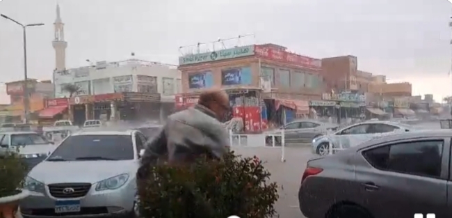 بالفيديو.. هطول أمطار كثيفة على رأس سدر