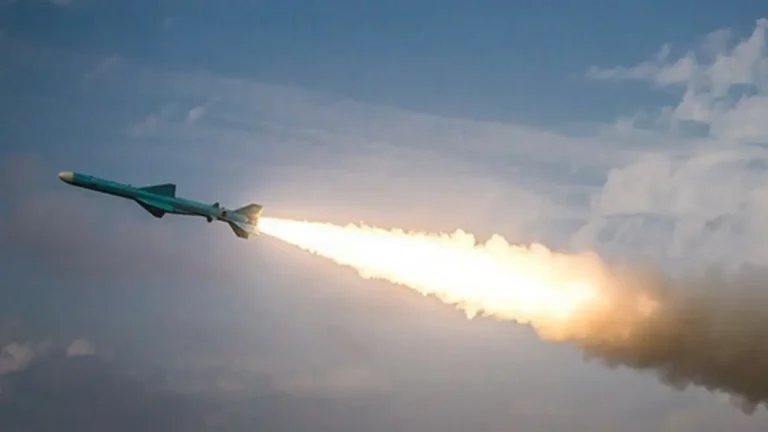 حزب الله يطلق 100 صاروخ في الموجة الحالية باتجاه دولة الاحتلال