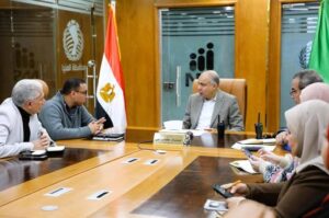 محافظ المنيا يتابع الالتزام بتعريفة الركوب الجديدة ويشدد على مراقبة الاسواق