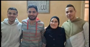 “كنت حاسة إن الضحك مش حقي”..رحلة كفاح “حسناء” الأم المثالية بأسيوط