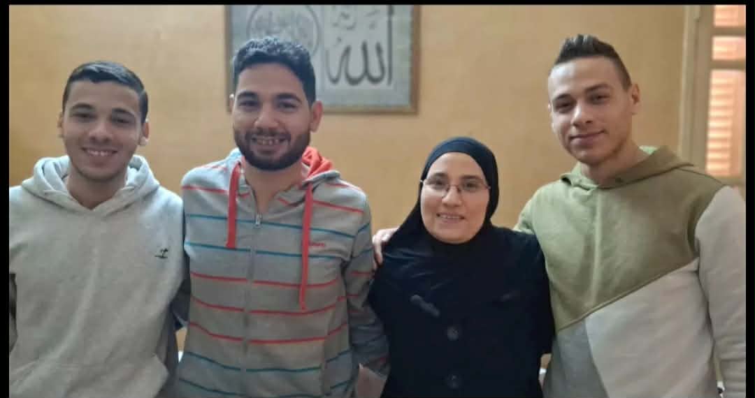 “كنت حاسة إن الضحك مش حقي”..رحلة كفاح “حسناء” الأم المثالية بأسيوط