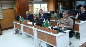 من داخل مركز السيطرة  محافظ الجيزة يتابع حملات رفع الإشغالات والتعامل مع مخالفات البناء 