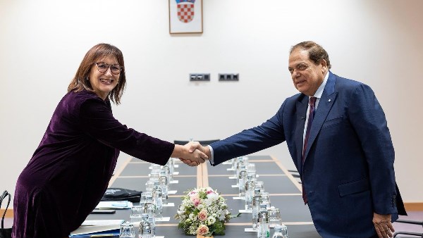 أحمد موسى يكشف تفاصيل لقاء أبو العينين ومفوضة الاتحاد الأوروبي لشؤون المتوسط