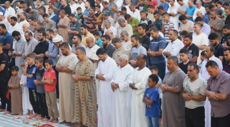 آداب صلاة العيد.. لماذا يُفصل بين الرجال والنساء؟