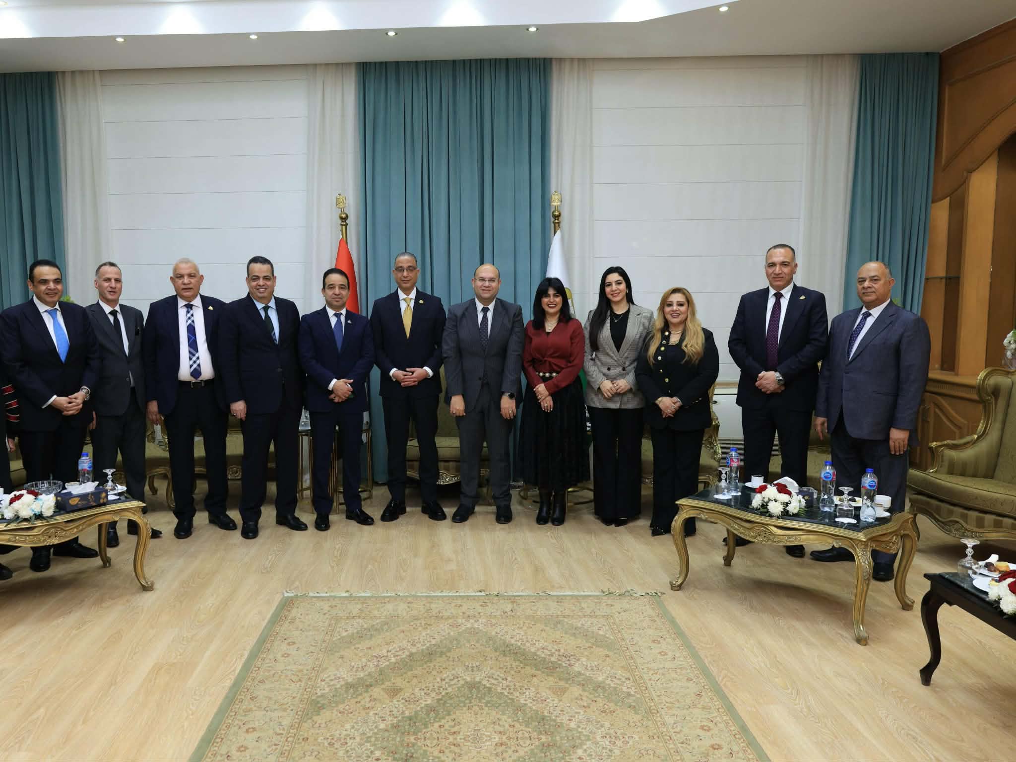 محافظ الجيزة يستقبل عددًا من أعضاء مجلسي النواب والشيوخ للتهنئة بالعيد القومي