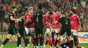 الاتحاد الافريقي يعاقب الأهلي ويحرمه من جماهيره مباراتين