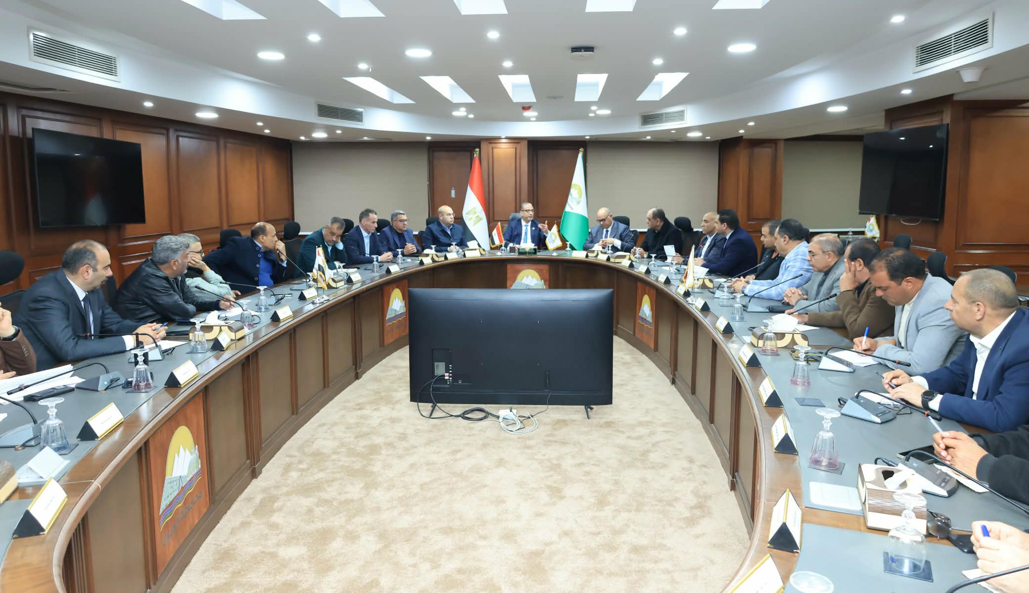 محافظ الجيزة يوجه بتكثيف الرقابة على الأسواق وضبط الأسعار وتنفيذ حملات مشتركة بالمحافظة