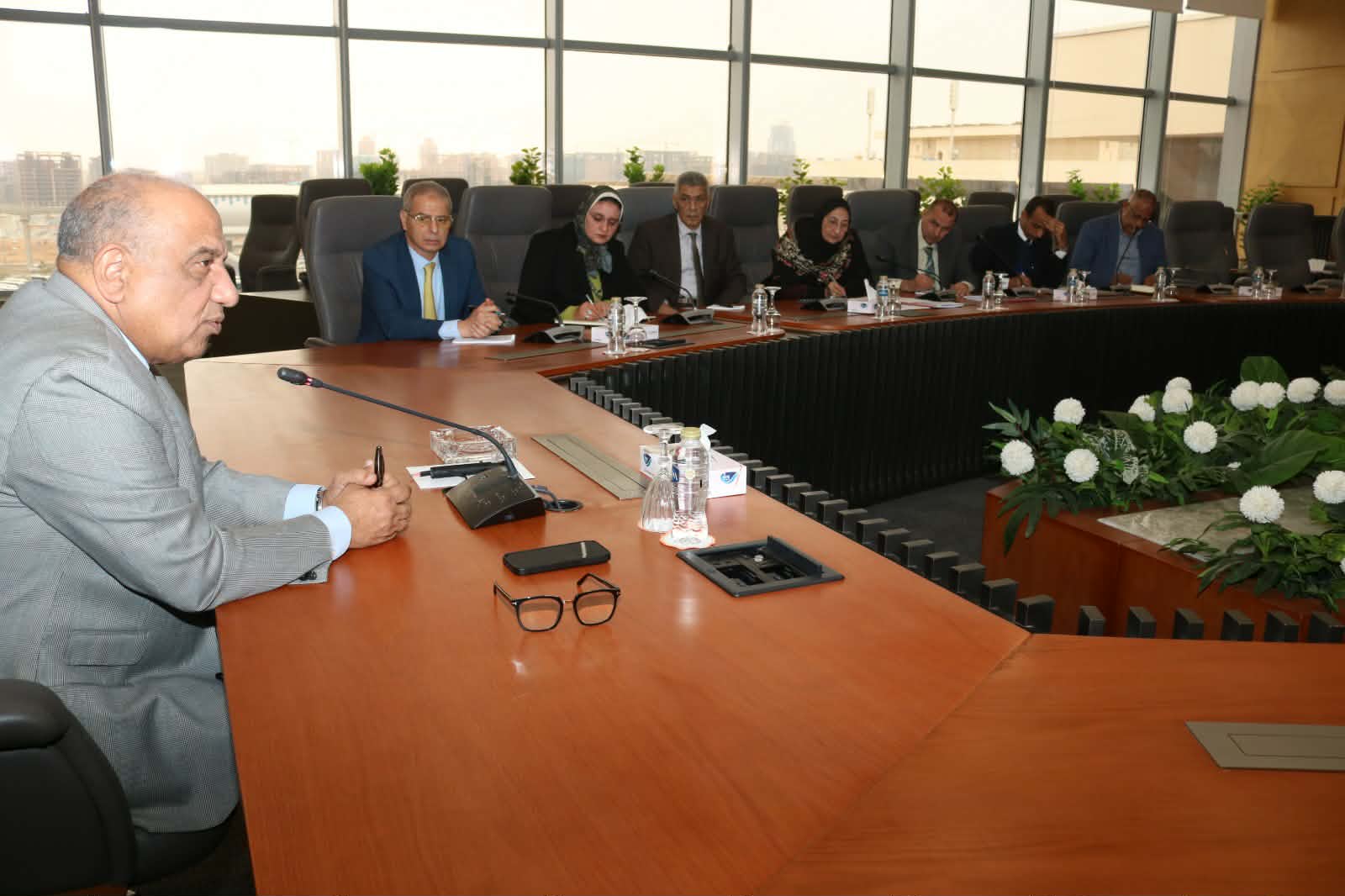 وزير الكهرباء يجتمع باللجنة الاستراتيجية لمتابعة تنفيذ إجراءات ترشيد الإنفاق الحكومي والاستهلاك