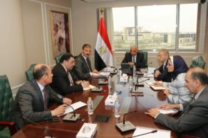 مع استمرار التصعيد العسكري في المنطقة.. وزير الكهرباء يتابع خطة التشغيل لتأمين الشبكة الموحدة