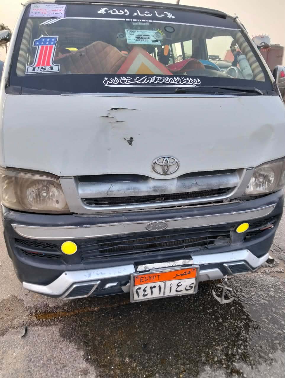 بالأسماء.. إصابة 10 أشخاص إثر تصادم سيارة ميكروباص بطريق أسيوط الزراعي بمنفلوط