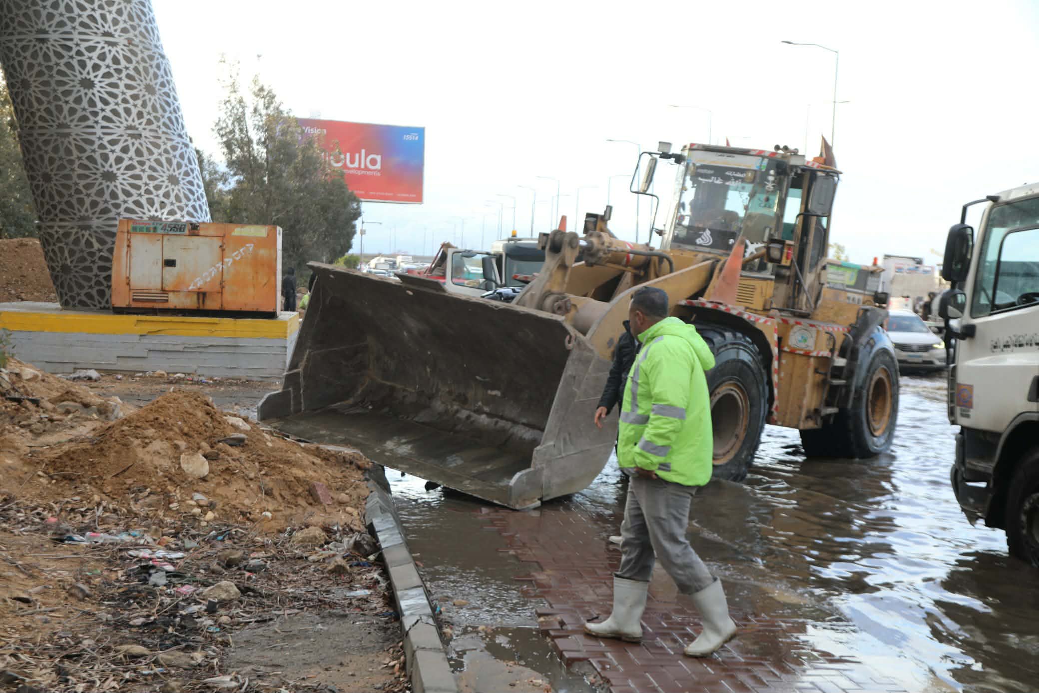 متابعة ميدانية لمحافظ الجيزة للتأكد من شفط المياه بالواحات والصحراوي والدائري