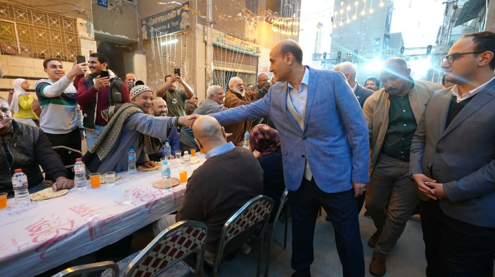 بحضور المحافظ ونائب رئيس الجامعة..أهالي الأربعين يشاركون مائدة الإفطار الجماعي بأسيوط