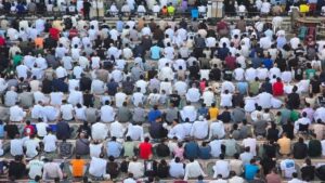 هل يجوز ترك الجمعة بعد صلاة العيد؟.. الإفتاء توضح الحكم