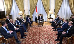 مدبولي يلتقي رئيس مجموعة البنك الدولي والوفد المرافق له