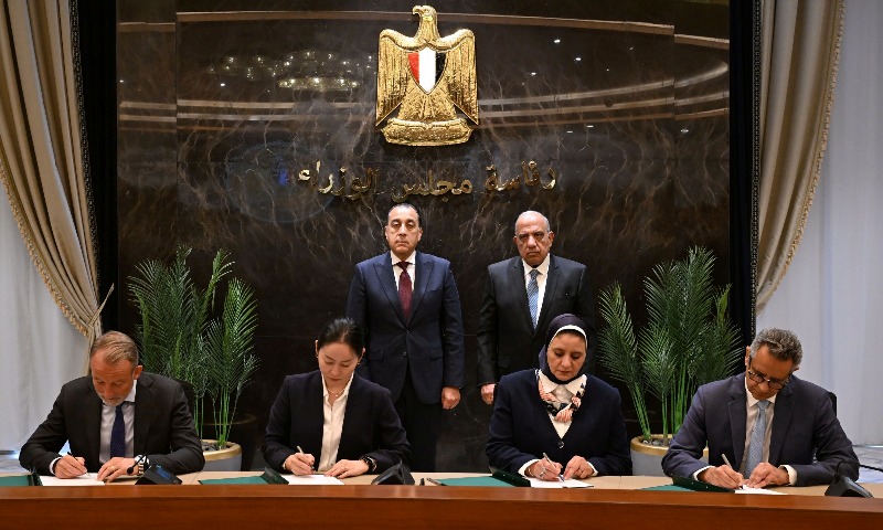 رئيس الوزراء يشهد توقيع حزمة من اتفاقيات شراء الطاقة