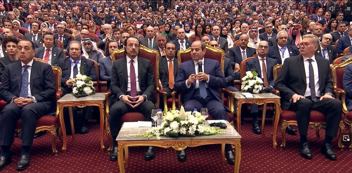 السيسي يرفع صوت السلام ويناشد بوقف الحرب بالمنطقة.. هل يستجيب ترامب؟