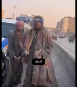 ضبط شخصين ألقيا الحجارة على السيارات لاستجداء المارة بالقليوبية