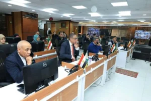 محافظ الجيزة يتابع جهود شفط مياه الأمطار بالطرق والمحاور وانتشار المعدات لمواجهة التقلبات الجوية