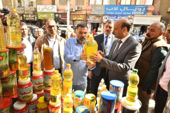 محافظ أسيوط يتفقد منفذ السلع الغذائية الدائم بالقوصية