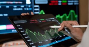 تدوير للسيولة بين القطاعات.. إجلاء المستثمرين من «أسهم المضاربات» بسبب الحرب