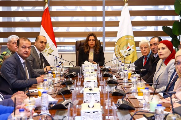 وزيرة التنمية المحلية تعتمد ضوابط جديدة لتراخيص إدارة المخلفات