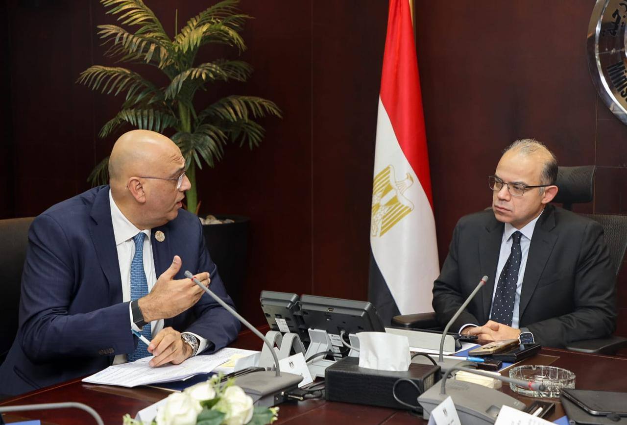 وزير الاستثمار يلتقي الرئيس التنفيذي لجهاز تنمية المشروعات لبحث تعزيز دعم ريادة الأعمال