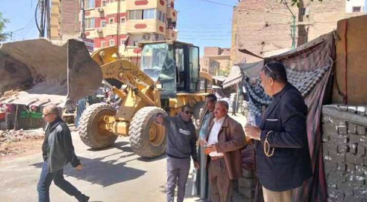 لتيسير الحركة المرورية.. بدء أعمال تفكيك كوبري البداري بأسيوط