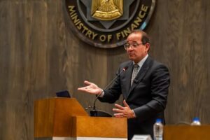وزير المالية للعاملين بمصلحة الضرائب العقارية: «سهلوا على المواطنين»