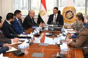 وزير الصناعة يبحث مع مجموعة العربي خطة إقامة توسعات جديدة بمدينة قويسنا