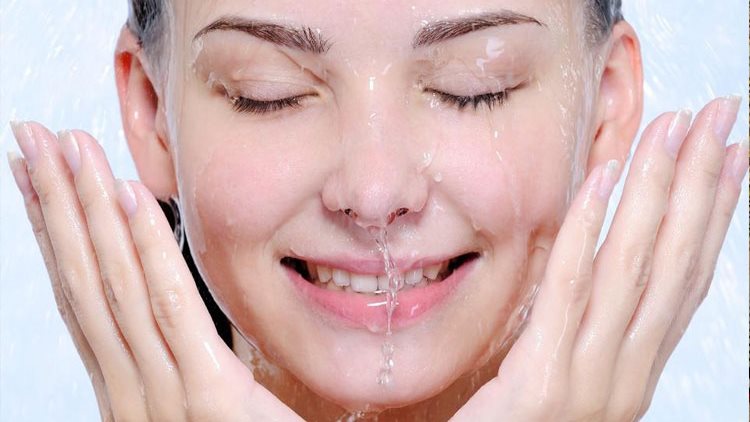 روتين صباحي سريع لبشرة نضرة في الأجواء الباردة ثالث أيام العيد