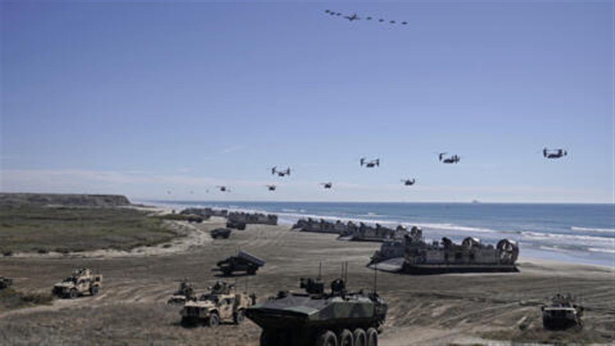 بريطانيا ترسل وفدا عسكريا للتعاون مع أمريكا في تأمين مضيق هرمز