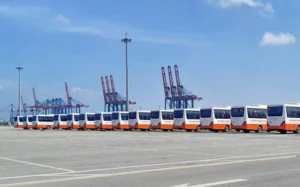 شحن 100 حافلة مصنعة محليا عبر المتوسط نحو أفريقيا من شرق بورسعيد