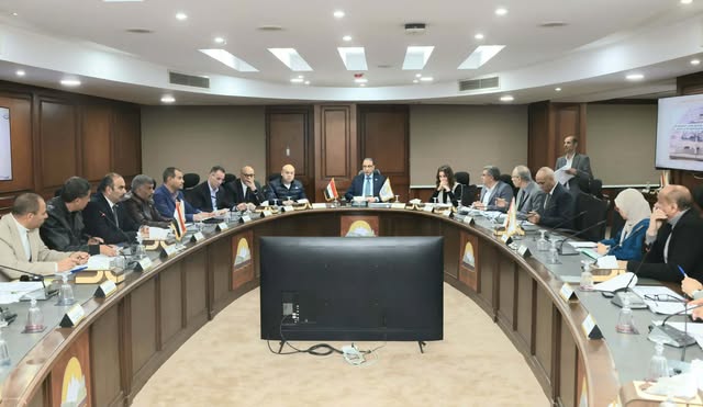 محافظ الجيزة يعقد اللقاء الأسبوعي مع المواطنين لبحث الشكاوى المقدمة