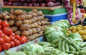 ارتفاع أسعار الخضروات والفاكهة بالأسواق