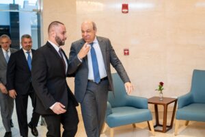 وزير الطيران وحوار اخوي مع رئيس الرابطة