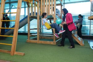 مطار القاهرة يشارك الركاب والعاملين فرحة عيد الفطر