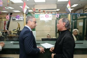 جولة تفقدية لمحافظ الجيزة داخل المركز التكنولوجي بالدقي ومكتب بريد بين السريات