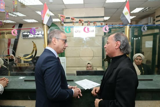 جولة تفقدية لمحافظ الجيزة داخل المركز التكنولوجي بالدقي ومكتب بريد بين السريات