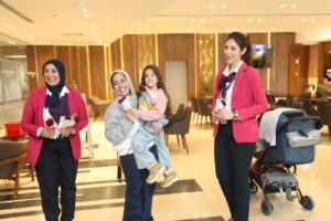 مطار القاهرة الدولي يحتفل بالأمهات في عيدهن