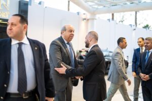 رابطة الطيارين” تشيد بثقة القيادة السياسية واستمرار “الحفني” وزيرا للطيران