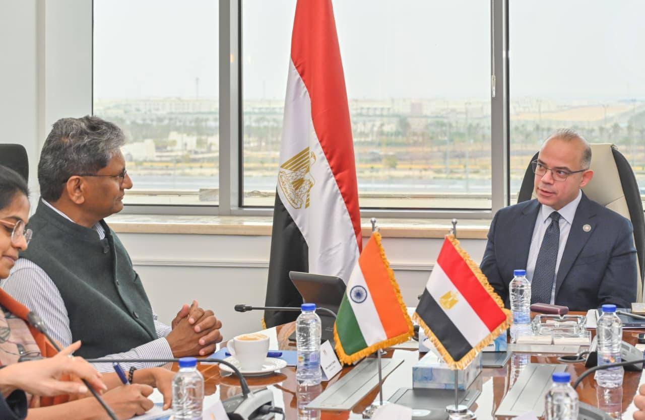 وزير الاستثمار  يبحث مع السفير الهندي  تعميق  وزيادة التبادل التجاري بين البلدين