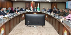 محافظ الجيزة يترأس اجتماع اللجنة العليا للإعلانات لضبط المنظومة