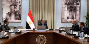 رئيس الوزراء يبحث مقترح مشروع مدينة المستشفيات بالعاصمة الجديدة