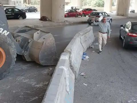 الجيزة: تركيب حواجز خرسانية بشارع الشيخ أحمد نصر