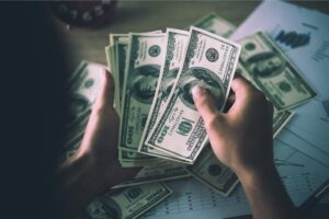 استقرار سعر الدولار أمام الجنيه المصري في 10 بنوك