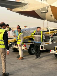 ​وصول جثمان الشهيد حسام صادق مهندس “بتروجت” إلى مطار القاهرة.. ووزير البترول في مقدمة مستقبليه