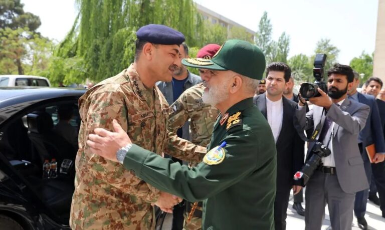 وساطة باكستانية تدفع نحو جولة مفاوضات جديدة وطهران تشترط التزام واشنطن