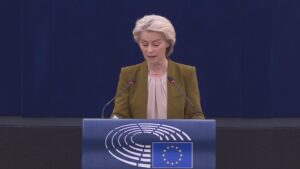 رئيسة المفوضية الأوروبية تحذر روسيا: «كل الجدران لا بد أن تسقط في نهاية المطاف»