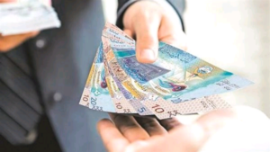 لغز العملة التي لا تنحني.. لماذا يتربع الدينار الكويتي على عرش عملات العالم؟.. خبير اقتصادي يكشف السبب